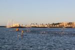 Hauptfeld des Ironman-Schwimmen.