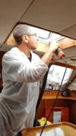 Feld der Freude: Lackierarbeiten im Schiff.