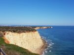Blick nach Osten mit dem Leuchtturm Ponta da Piedade.
