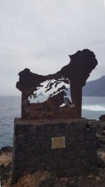 Skulptur El Hierros an der Küste El Goflo bei La Maceta.